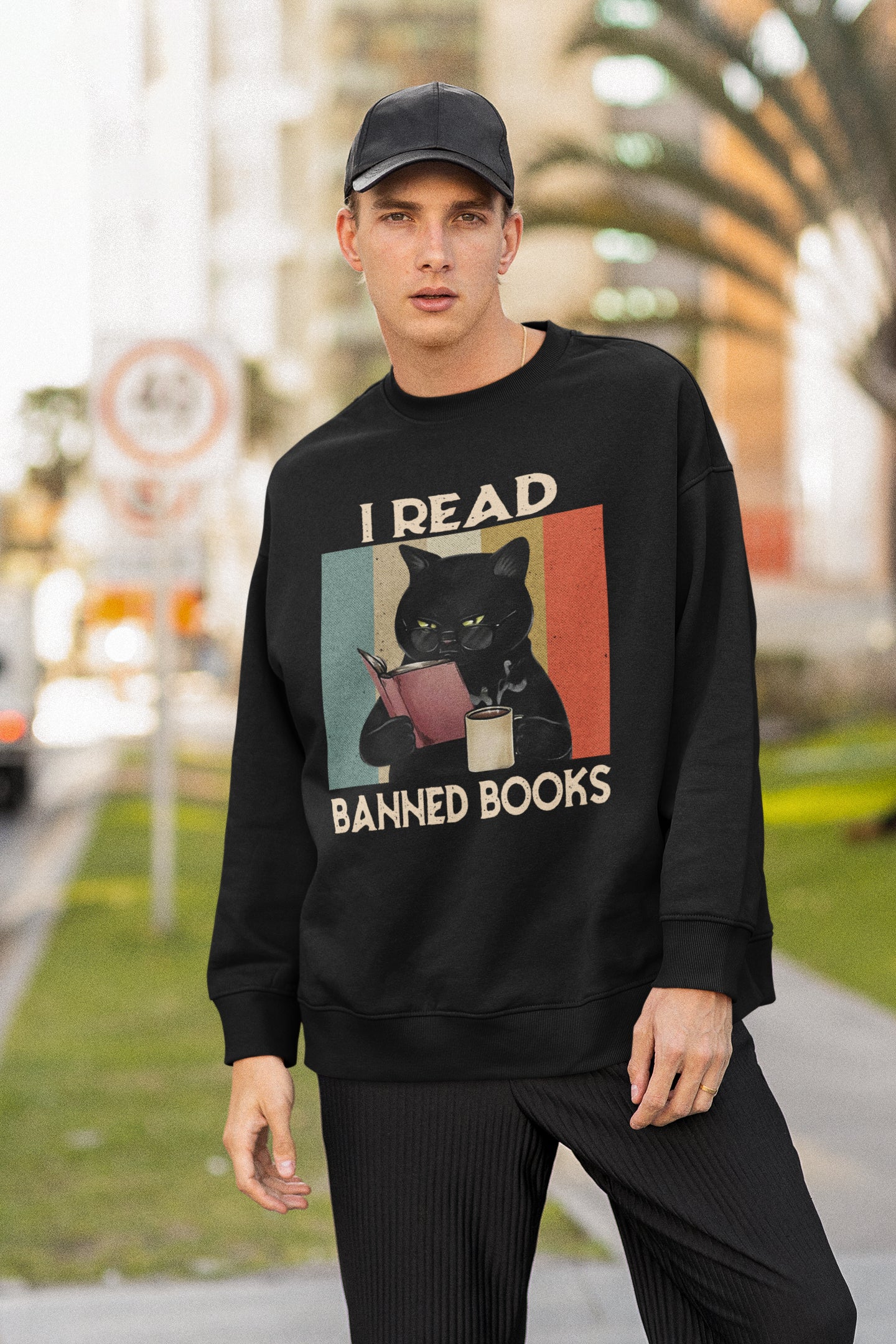 Funny Cat I Read Banned Books Funny Bookworms Reading Book Vintage T-Shirt