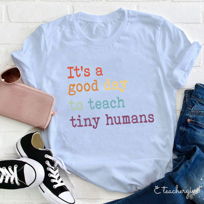 It's A Good Day To Teach Tiny Humans Teacher Cat and Crayons T-Shirt