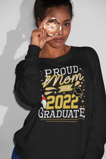 Proud Mom of a 2022 Graduate T-Shirt - Graduation Gift Tee