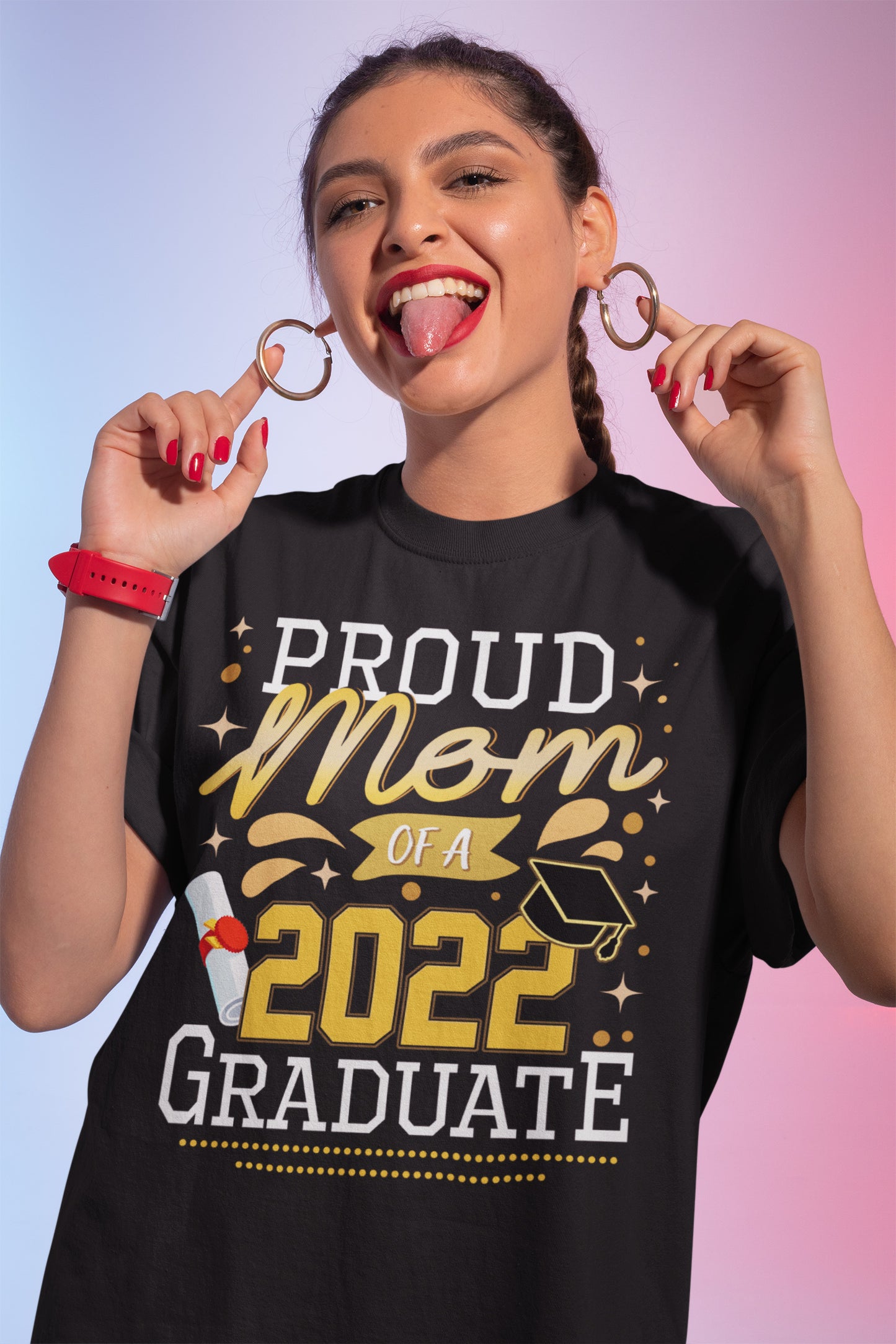 Proud Mom of a 2022 Graduate T-Shirt - Graduation Gift Tee