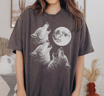 Vintage Style Three Wolves Howling At Moon Graphic T-Shirt